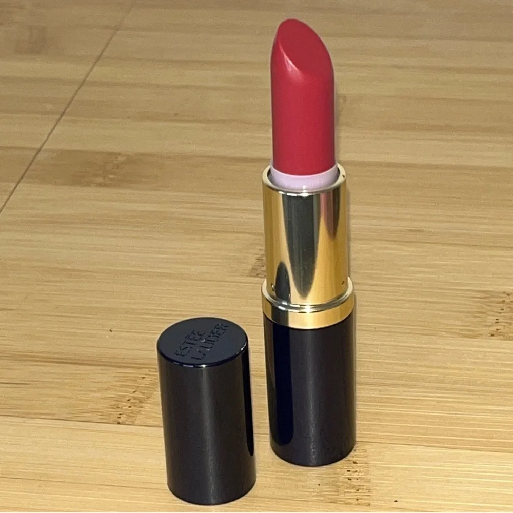 Estee Lauder Pure Color Envy 220 Unattainable Lipstick Matte Sculpting Lippie